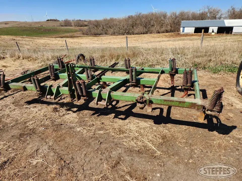 John Deere 100 Chisel Plow