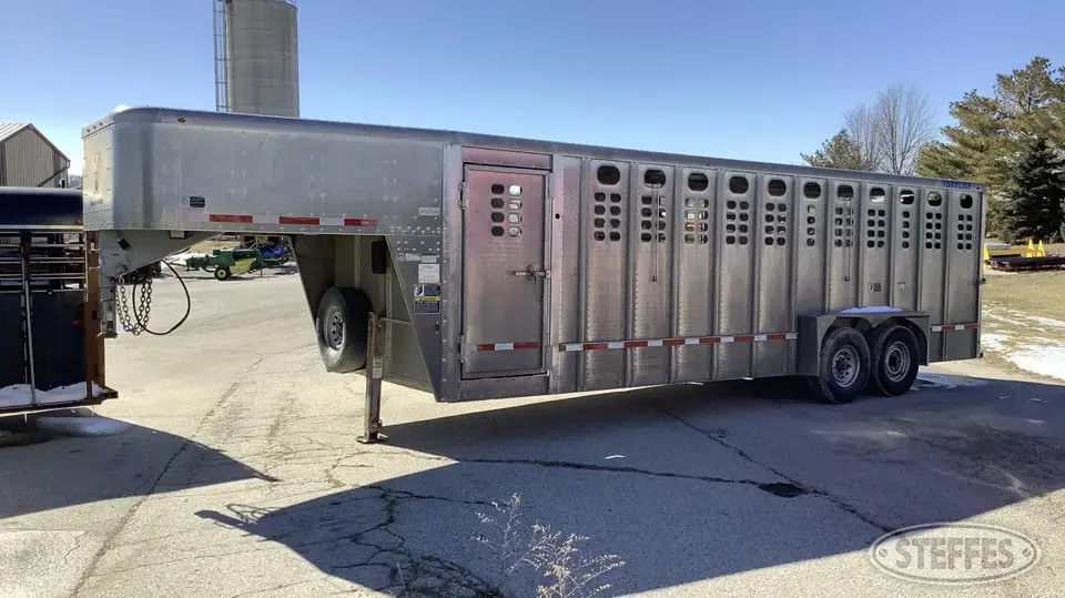 2010 Wilson 5724T Gooseneck Livestock Trailer