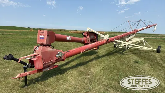 Buhler/Farm King 1070