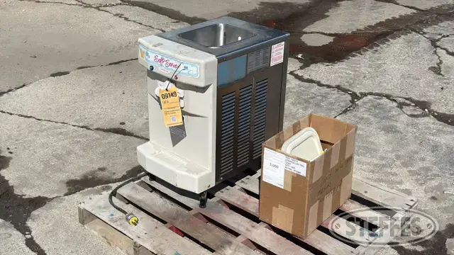 Taylor soft serve ice cream machine