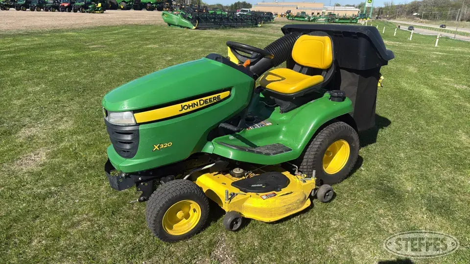 2012 John Deere X320 Lawn Tractor