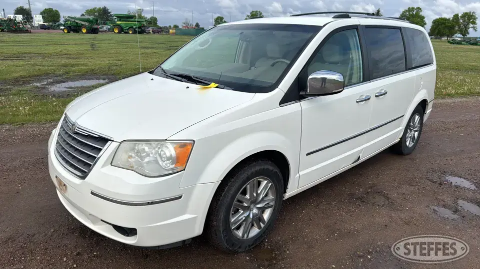 2008 Chrysler Town & Country Limited Car