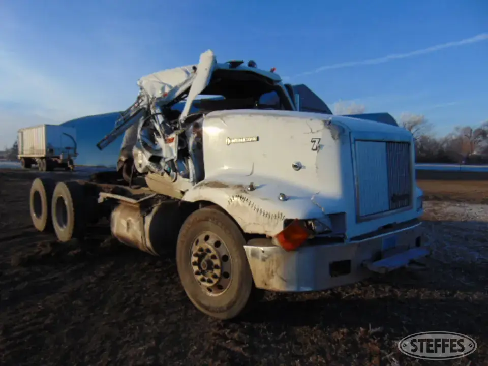 1995 International 9200 Conventional Truck without Sleeper
