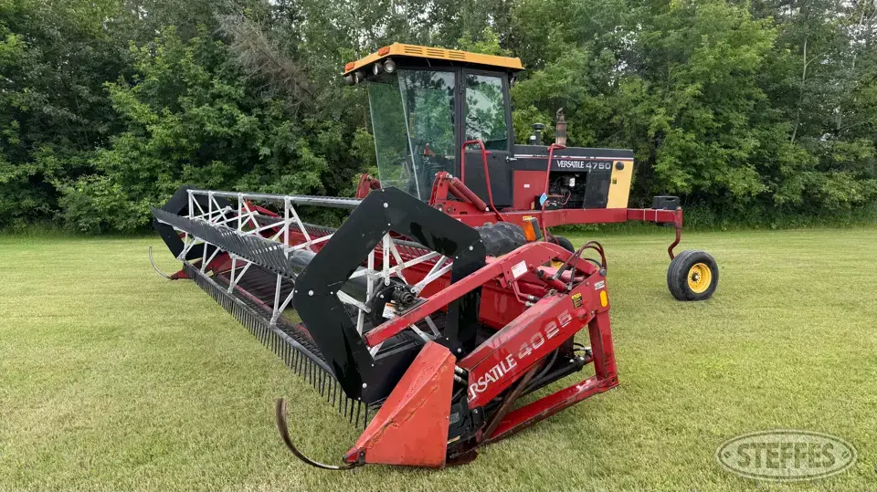 1990 Versatile 4750 Self-Propelled Swather
