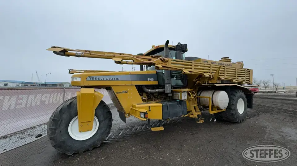 2000 Ag-Chem 8103 TerraGator Self-Propelled Sprayer