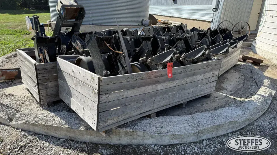 (24) Kinze planter row shanks Ag Equipment Part