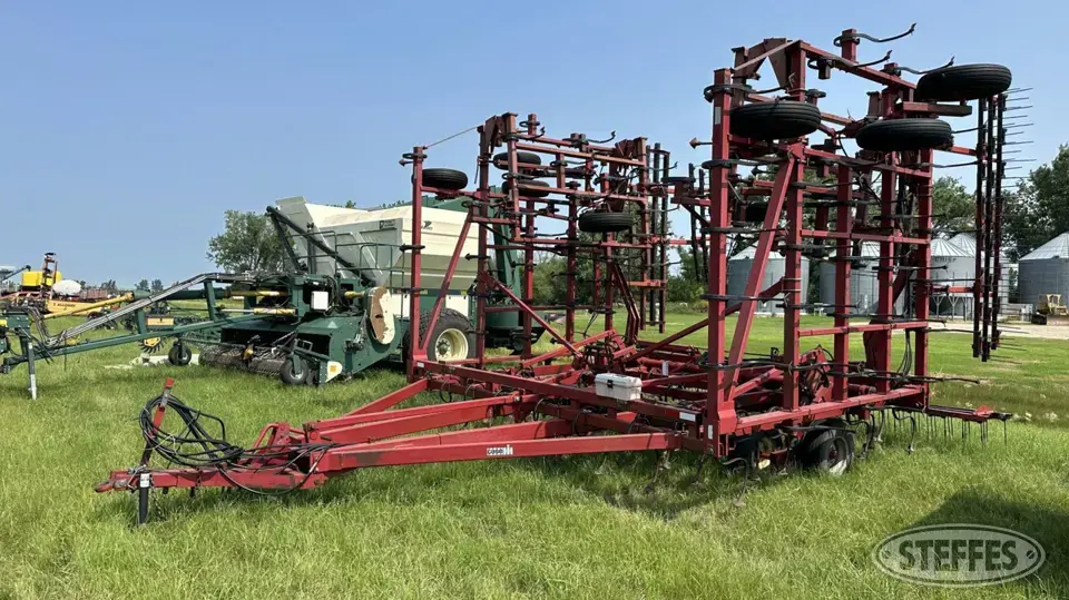 Case IH 4900 Field Cultivator