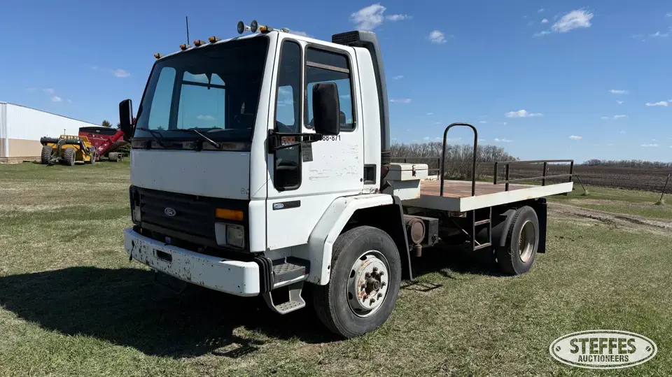 1986 Ford Cargo 6000 Flatbed Truck