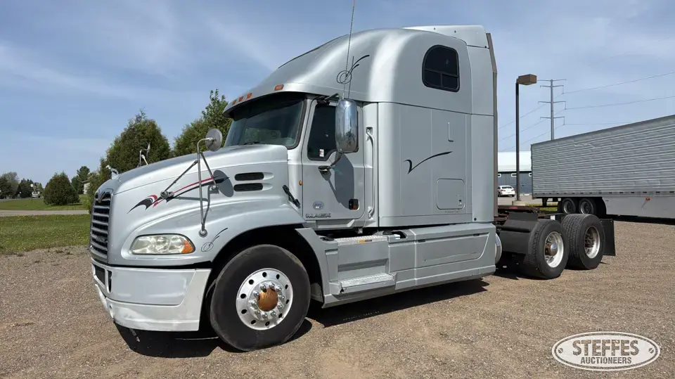 2014 Mack Pinnacle CXU613 Conventional Truck with Sleeper