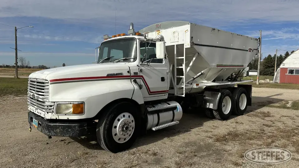 1994 Ford LTL9000 Tender Truck