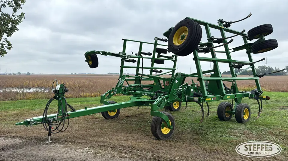 John Deere 2430 Chisel Plow