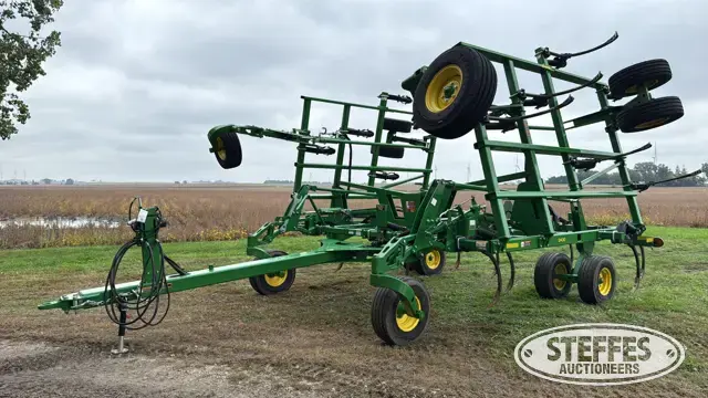 John Deere 2430