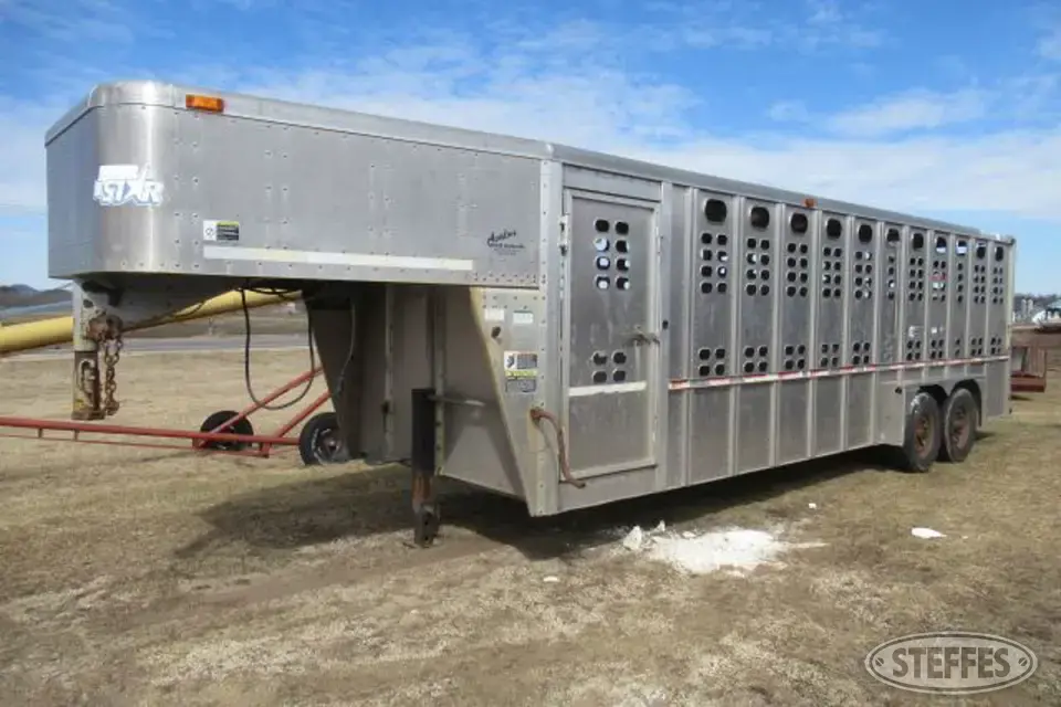 2004 Wilson 5724T Gooseneck Livestock Trailer
