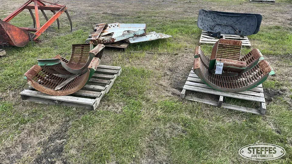 (2) sets of John Deere round bar concaves Ag Equipment Part