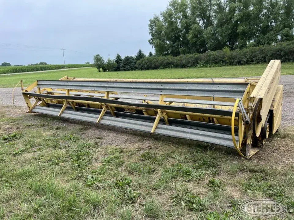 1982 New Holland 970 Rigid Head
