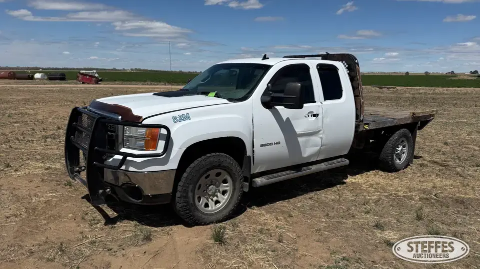 2013 GMC Sierra 3500HD Flatbed Truck