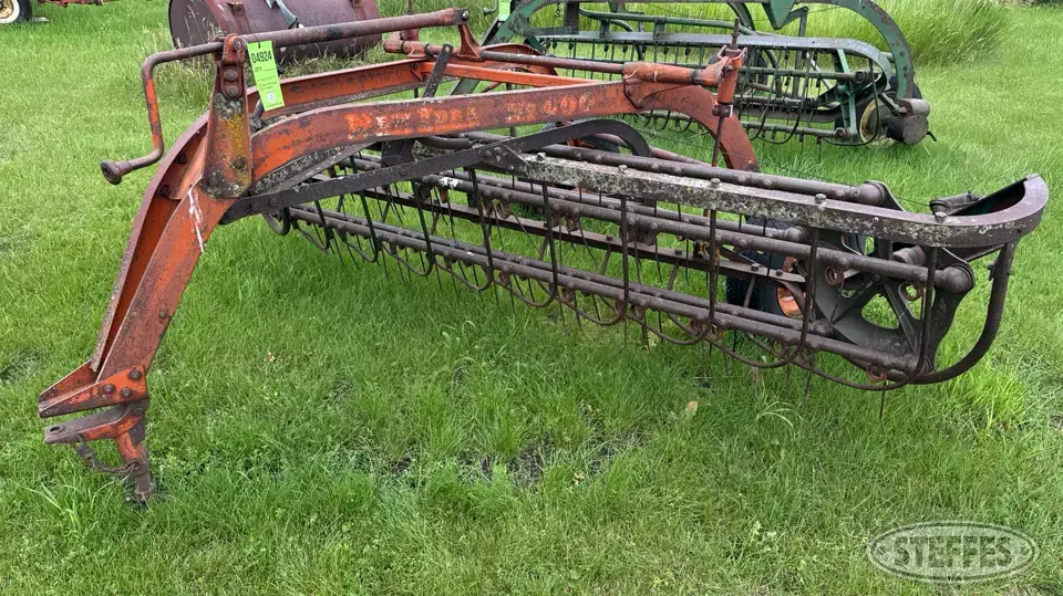 New Idea 400 Rake