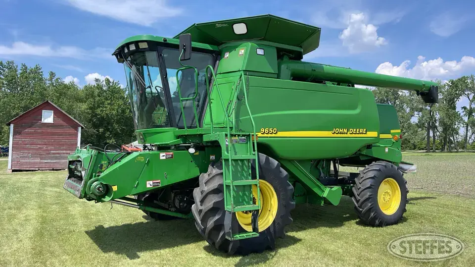 2000 John Deere 9650 Combine