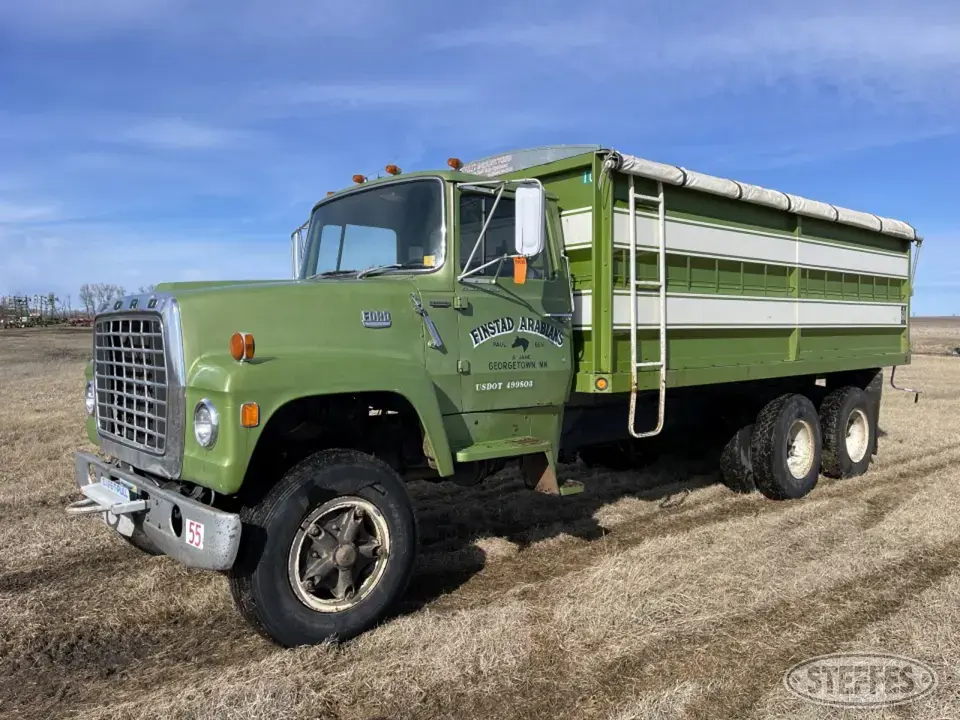 1974 Ford 880 Tandem Boxed Truck