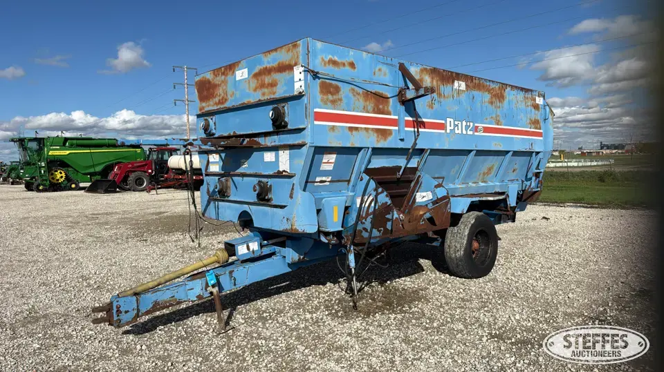1995 Patz 575 Feeders and Bunk