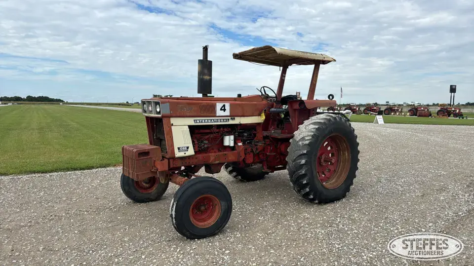 1971 International 1066 2WD Tractor