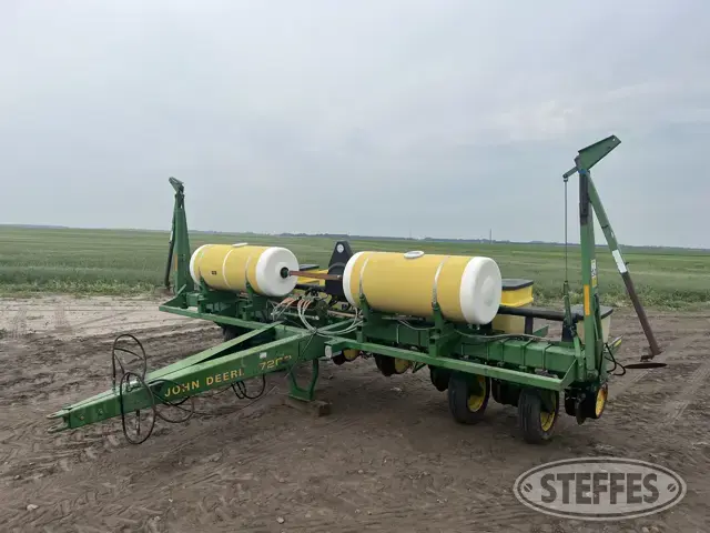 John Deere 7200