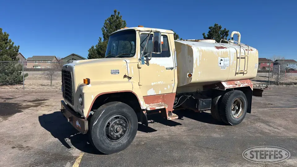 1984 Ford L8000 2,000 gal. Water Truck