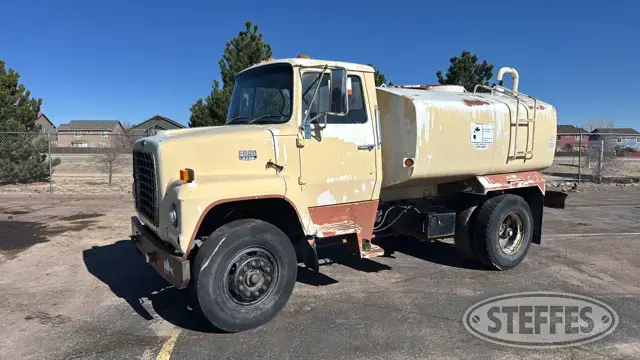 1984 Ford L8000 2,000 gal.