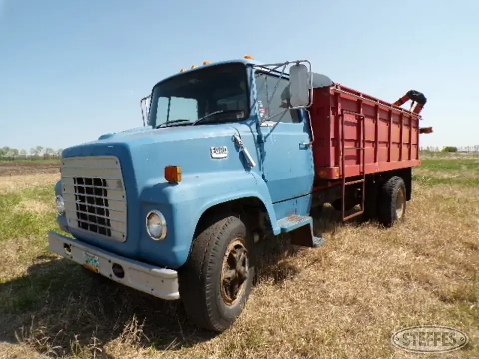 1977 Ford 700 Single Axle Boxed Truck