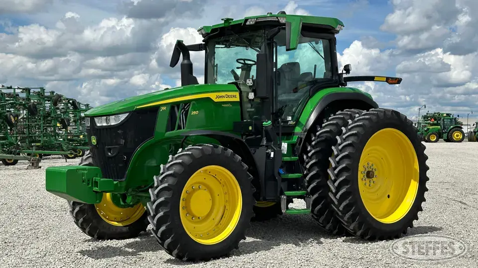 2022 John Deere 7R 250 MFWD Tractor