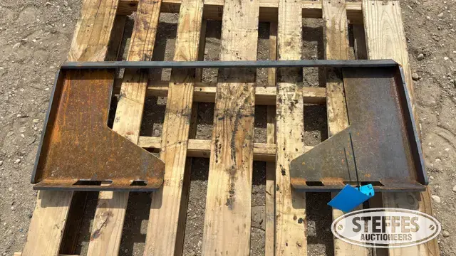 Skid steer plate