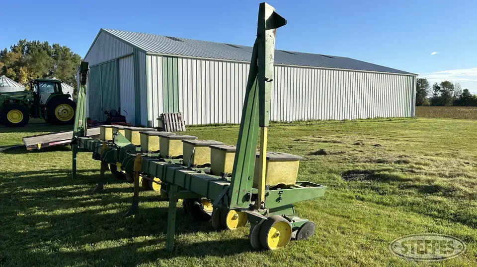 John Deere 7100 Less Than 12 Row Planter