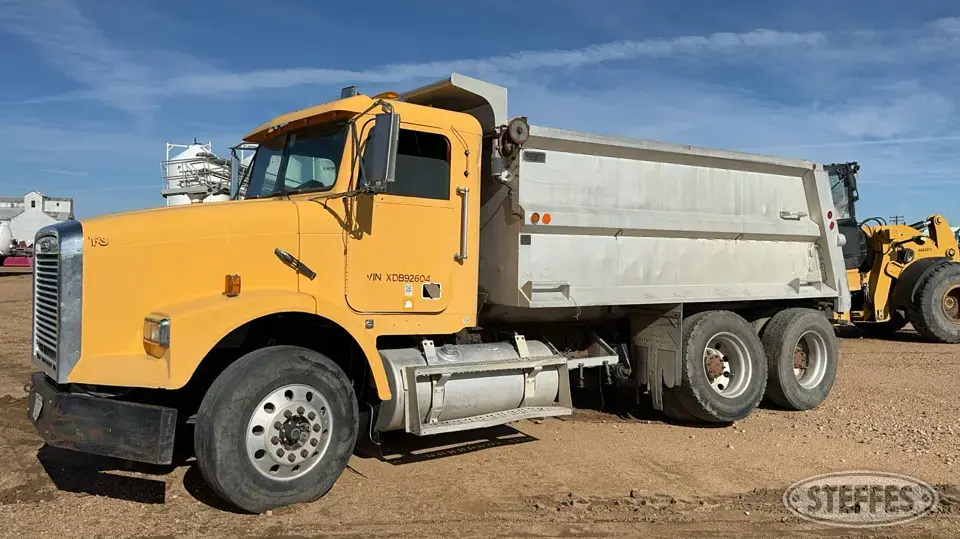 1999 Freightliner FLD112SD Dump Truck