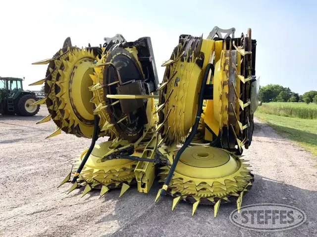 2019 John Deere 772