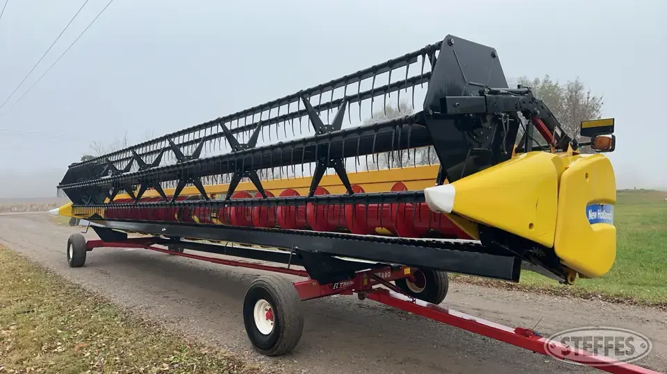 2011 New Holland 740CF-35 Flex Head