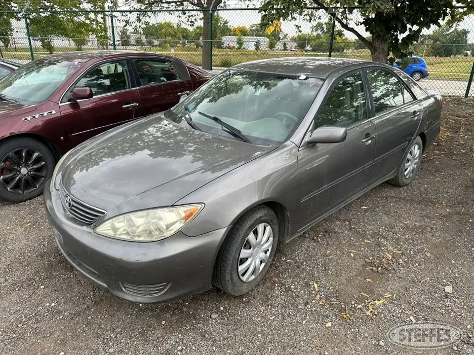 2005 Toyota Camry XLE Car