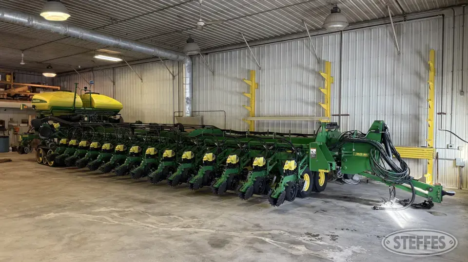 2014 John Deere DB90 12 or More Row Planter