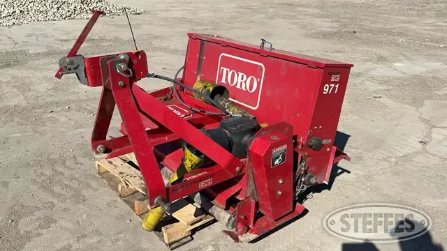 1999 Toro Aerothatch 83