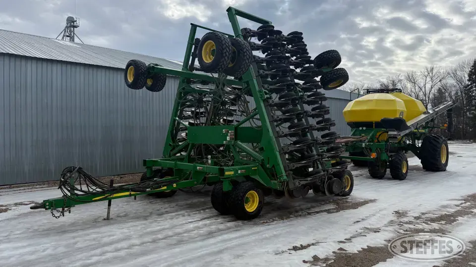 2007 John Deere 1890 Air Drills and Air Seeder