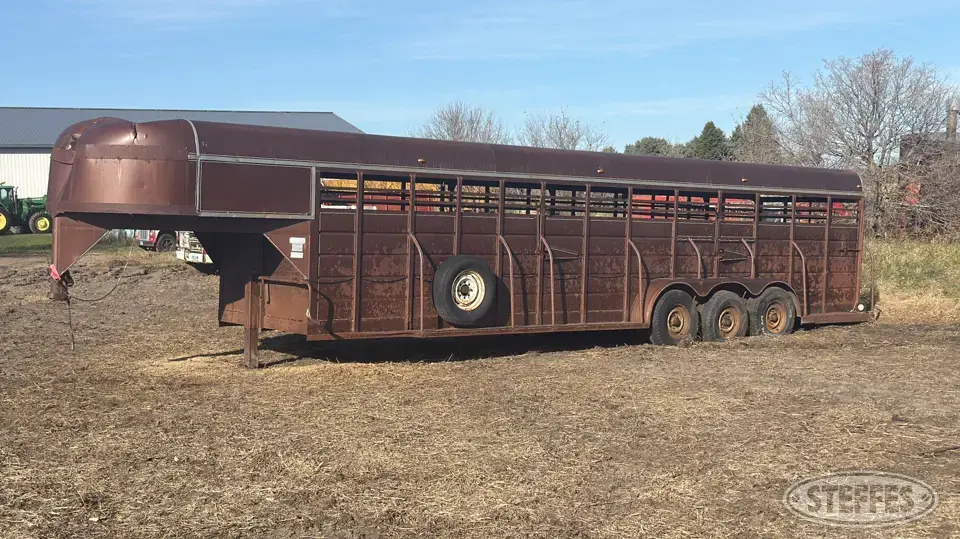 1981 W-W Gooseneck Livestock Trailer