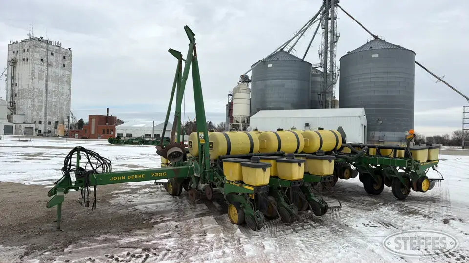 John Deere 7200 12 or More Row Planter
