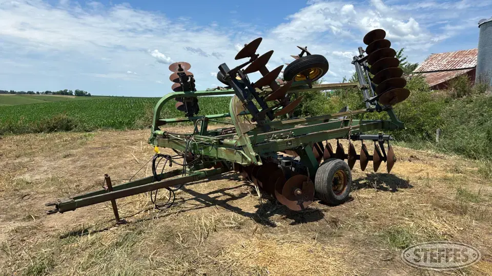 John Deere 235 Disc