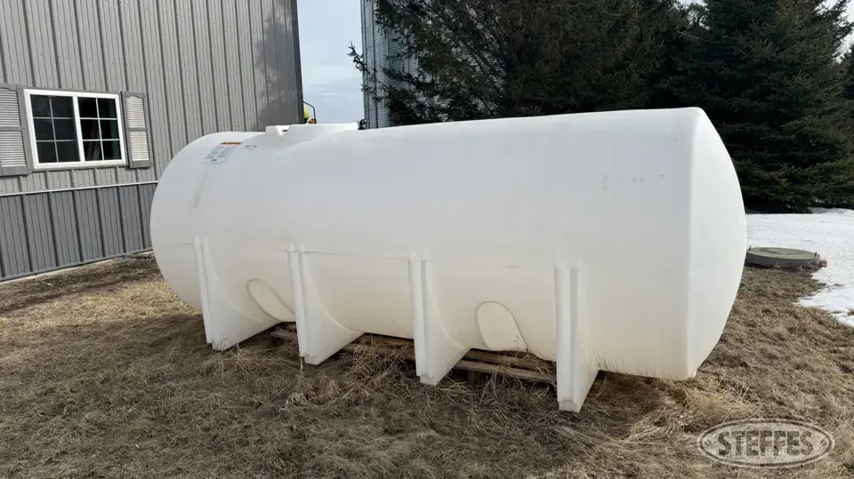 Snyder 1,685 gal. poly tank