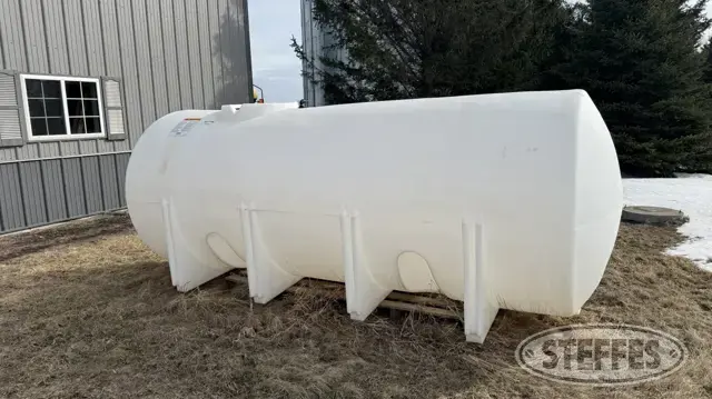 Snyder 1,685 gal. poly tank