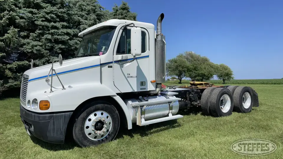 2003 Freightliner Century Class S/T Conventional Truck without Sleeper