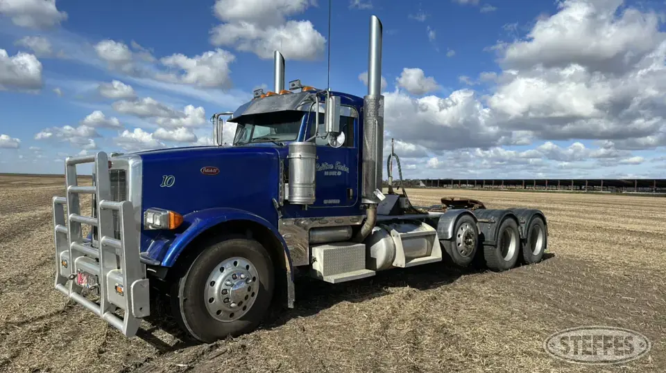 2010 Peterbilt 367 Conventional Truck without Sleeper