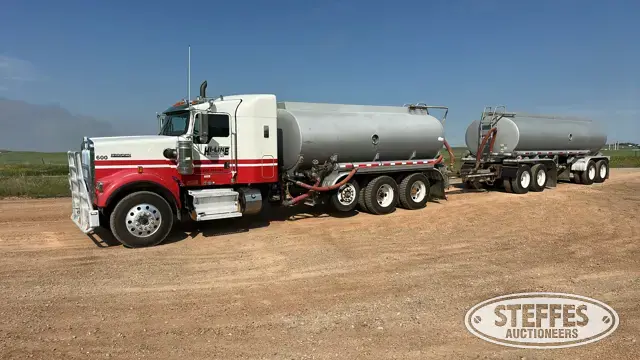 2016 Kenworth W900 4,200 gal.