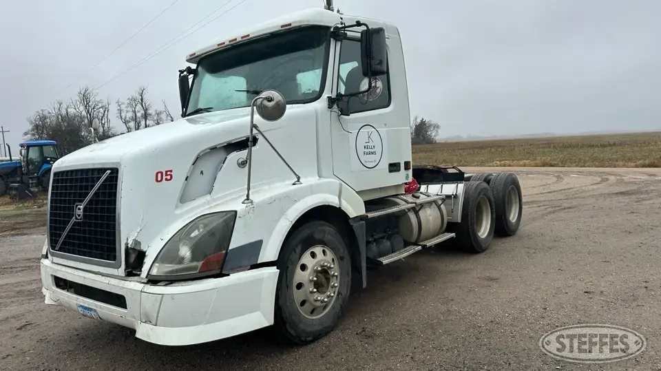 2005 Volvo VNL Conventional Truck without Sleeper