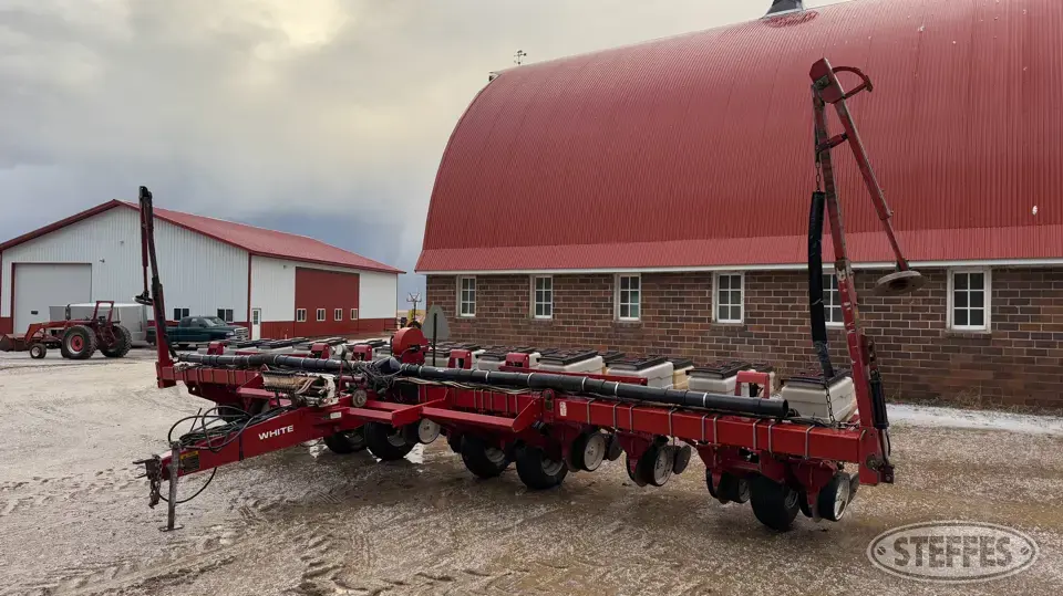 1993 White 6122 12 or More Row Planter