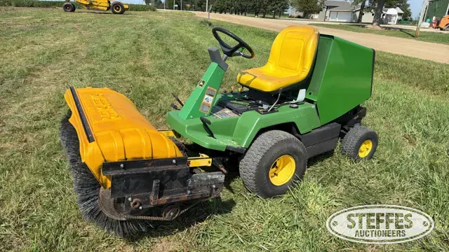 John Deere F735